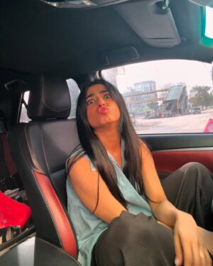 Sehar Khan Instagram - Swipe right... right and keep swiping! Oops too many pics but who’s counting🤨🤔