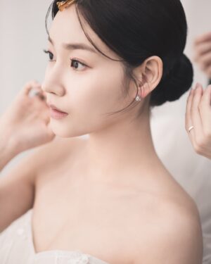 Seo Yu-na Instagram - _ 20240218 잊지 못할 그날의 선물 , 💍🤍 
@ohjoongseok_wedding