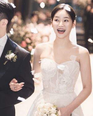 Seo Yu-na Instagram - _ 20240218 잊지 못할 그날의 선물 , 💍🤍 
@ohjoongseok_wedding