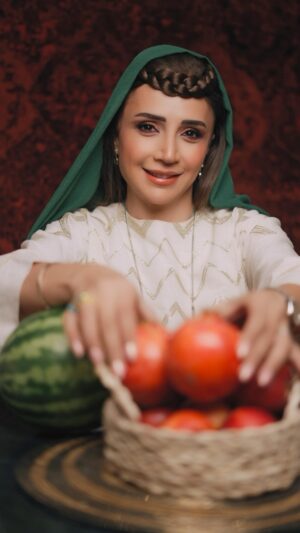 Shabnam Gholikhani Instagram - “شب یلدا، شب لبخندهای گرم در سرمای زمستان 🌙❄️

یلداتون مبارک، پر از لحظه‌های شیرین و خاطرات ماندگار!”🍉

#یلدا_مبارک #شبنم_قلی_خانی 
#yaldanight #shabnamgholikhani 
#dubai #dubailife 
@rok.dxb