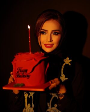 Shabnam Gholikhani Instagram - آبان ۱۴۰۳
#birthday 
#shabnamgholikhani 
#film #cinema 
#شبنم_قلی_خانی 
@rok.dxb 📸