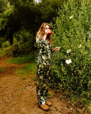 Shailene Woodley Instagram - went camping w some rad women. snuggled w my bestie. @cahlinetompkins took some cheeky shots. @highhip   i chatted some life. got to be one of the best photoshoots i’ve ever done. thank you @outsidemagazine. let’s boogie again. 

Words @highhip
Photographer @​​cahlinetompkins
Stylist @kriskriskris
Producer @kyrajkennedy