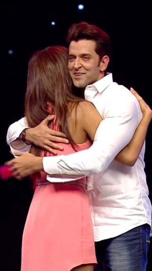 Shakti Mohan Instagram - Humare childhood crush ka birthday hai 🤭@hrithikroshan 🤗 It was unreal dancing with you 🫂Lots of love & success to you always 🌸
13 yr old me still can’t believe that this moment actually happened 🙈 #InternalKhushiMax 😭