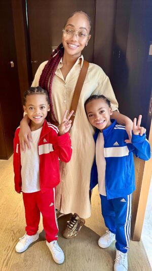 Shamari DeVoe Instagram - Touchdown in Dubai after the ATL flight—let the adventure begin! @DeVoeTwins 🇦🇪
•
#FloDeVoes75th 🎈 
@MsDeVoe1