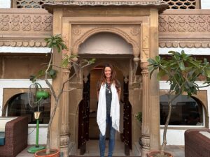 Shannon Elizabeth Instagram - Recently had the honor of returning to #India. This trip was to help pay tribute to an absolutely incredible human who unfortunately left us way too soon & spread her ashes in the #Ganges in #Varanasi. 

I want to share a few highlights of this leg of the trip. More to come, but this one is dedicated to Caroline Kane. 

You were always an angel in Earth, and now the angels are rejoicing to have you back, soaring above the clouds with them. We all love & miss you Caroline-but we felt you there with us every step of the way. Thank you for watching over us all & the beautiful gift of getting to come together to celebrate YOU! We were told not to cry (though, as you know, I failed at that), but we instead did everything we could to celebrate your life & legacy. Thank you for all of the love & laughs. We will see you soon. 🪽

Thank you @guleriakothi for hosting a group of us. Thank you, Aditya! And thank you to Caroline's sister Whitney for all she put into this trip to make it everything Caroline wanted it to be. 🙏🏼💜