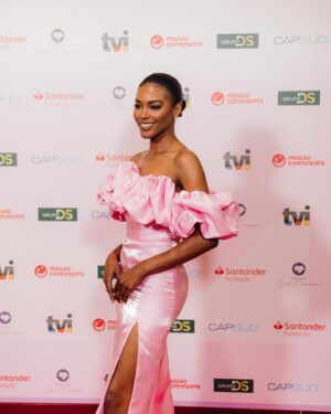 Sharam Diniz Instagram - Grateful for everything that 
Forced me to love 
Myself more. 🩷

@leandrophgomes 📷
@associacaosaracarreira 💞

#GalaDosSonhos