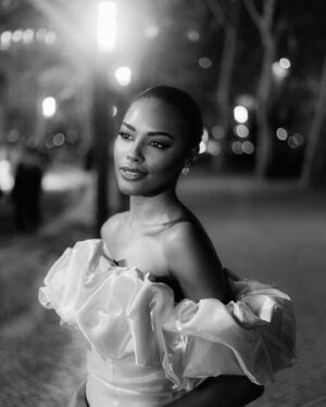 Sharam Diniz Instagram - Grateful for everything that 
Forced me to love 
Myself more. 🩷

@leandrophgomes 📷
@associacaosaracarreira 💞

#GalaDosSonhos