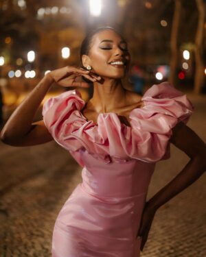 Sharam Diniz Instagram - Grateful for everything that 
Forced me to love 
Myself more. 🩷

@leandrophgomes 📷
@associacaosaracarreira 💞

#GalaDosSonhos