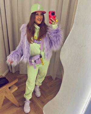 Sharlota Instagram - Zima #sofar ✨ moje nejvetsi highlighty za posledni dny🫶🏼✨ klasicky pravidlo, cim vetsi zima, tim vic pridavam na barvach😂✨