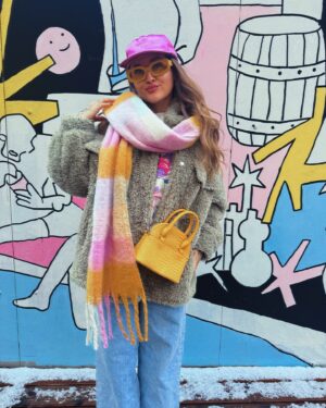 Sharlota Instagram - Zima #sofar ✨ moje nejvetsi highlighty za posledni dny🫶🏼✨ klasicky pravidlo, cim vetsi zima, tim vic pridavam na barvach😂✨