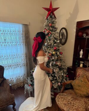 Sharmiela Mandre Instagram - Still processing how special this Christmas was with my family ❤️ So so grateful . Merry Christmas to my insta fam … A sneak peak into mine 🌲
