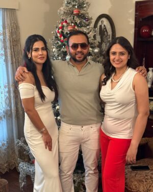 Sharmiela Mandre Instagram - Still processing how special this Christmas was with my family ❤️ So so grateful . Merry Christmas to my insta fam … A sneak peak into mine 🌲