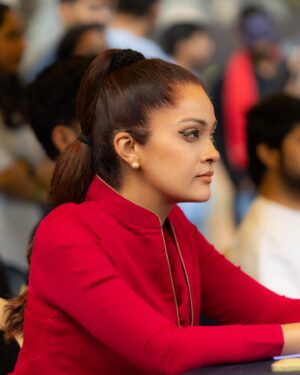 Sheena Chohan Instagram - 21 colleges from across India brought 21 powerful plays addressing the most urgent social issues of our time: girl child rights, women empowerment, respect and equality, marital rape, sex education, scams, cyber crime, religious fake campaigns, peace over war, good deeds vs. bad deeds, racial discrimination, injustice towards women, women safety in cinema and art, depression and mental health, organ donation, and freedom of expression. These plays also tackled feudalism, the caste system, and feminism, showcasing the youth’s passion for voicing the change we need.

📸🎥: @rajib.sarkar.creatives 

#sheenachohan #humanrights #moodindigo2024