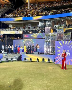 Shefali Bagga Instagram - Hi from ur host for IPL2024 opening ceremony & Swipe left for the starcast of #ipl2024 opening day🤩🏏🎤 
@harbhajan3 @akshaykumar @tigerjackieshroff @fafdup @ruutu.131 @sonunigamofficial @arrahman @mohitchauhanofficial @neetimohan18