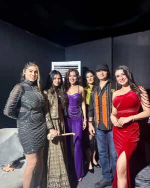 Shefali Bagga Instagram - Hi from ur host for IPL2024 opening ceremony & Swipe left for the starcast of #ipl2024 opening day🤩🏏🎤 
@harbhajan3 @akshaykumar @tigerjackieshroff @fafdup @ruutu.131 @sonunigamofficial @arrahman @mohitchauhanofficial @neetimohan18