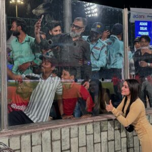 Shefali Bagga Instagram - How’s everyone? Tellme whats common in all pic? 
Wadrobe @a.la.modebyakanksha 
#shefalibagga #anchor #sports #cricket #host #dpl #ipl #t20 #delhi #presenter