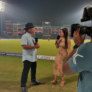 Shefali Bagga Instagram - How’s everyone? Tellme whats common in all pic? 
Wadrobe @a.la.modebyakanksha 
#shefalibagga #anchor #sports #cricket #host #dpl #ipl #t20 #delhi #presenter