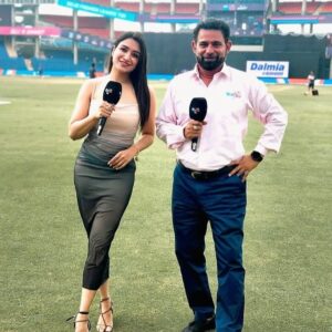 Shefali Bagga Instagram - How’s everyone? Tellme whats common in all pic? 
Wadrobe @a.la.modebyakanksha 
#shefalibagga #anchor #sports #cricket #host #dpl #ipl #t20 #delhi #presenter