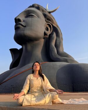 Shefali Bagga Instagram - Bolo Om Namah Shivaya🙏 
Shiva – the First Yogi, who brought about the first spiritual revolution on the planet.
Adiyogi-The Source of Yoga
Adiyogi is here to liberate you from disease, discomfort, and poverty – above all, from the very process of life and death.-Sadhguru
I was awestruck after looking at this magnificent Adiyogi Shiva statue here at Adiyogi , Coimbatore . Got goosebumps while watching The Adiyogi Divyadarshanam here.. can’t explain the experience in words .. It was surreal. 
#shiva #adiyogi #sadhguru #ishafoundation #coimbatore #tamilnadu #omnamahshivaya #shiv