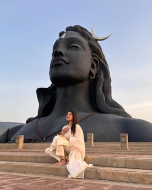 Shefali Bagga Instagram - Bolo Om Namah Shivaya🙏 
Shiva – the First Yogi, who brought about the first spiritual revolution on the planet.
Adiyogi-The Source of Yoga
Adiyogi is here to liberate you from disease, discomfort, and poverty – above all, from the very process of life and death.-Sadhguru
I was awestruck after looking at this magnificent Adiyogi Shiva statue here at Adiyogi , Coimbatore . Got goosebumps while watching The Adiyogi Divyadarshanam here.. can’t explain the experience in words .. It was surreal. 
#shiva #adiyogi #sadhguru #ishafoundation #coimbatore #tamilnadu #omnamahshivaya #shiv