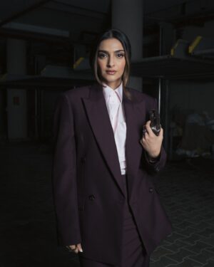 Shereen Sikka Instagram - Celebrating @perniaq season 2 podcast drop with that sleek @phoebephilo energy—minimal, bold, and effortlessly on point. Shoutout to the squad for keeping the vibe 🔥.

Glam game by @makeupbyridhi and @hrishidoeshair. 
Styled to a T by @rheakapoor @shereenlovebug @sanyakapoor @manishamelwani. 
Snapped by @remachaudhary, catching all the right angles.

#PhoebePhilo #VibeCheck #SquadGoals