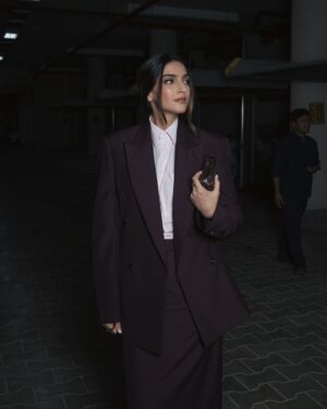 Shereen Sikka Instagram - Celebrating @perniaq season 2 podcast drop with that sleek @phoebephilo energy—minimal, bold, and effortlessly on point. Shoutout to the squad for keeping the vibe 🔥.

Glam game by @makeupbyridhi and @hrishidoeshair. 
Styled to a T by @rheakapoor @shereenlovebug @sanyakapoor @manishamelwani. 
Snapped by @remachaudhary, catching all the right angles.

#PhoebePhilo #VibeCheck #SquadGoals