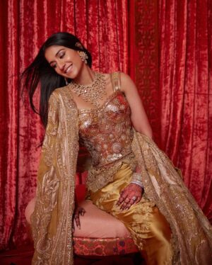 Shereen Sikka Instagram - Radhika Ambani for her Reception in @dolcegabbana Alta Moda Sardegna 2024 and custom @anamikakhanna.in Couture. 
Footwear @aprajitatoorofficial 
Styled with @rheakapoor @sanyakapoor
Glam @bbhiral @loveleen_makeupandhair 
Draped by @dolly.jain 
Style team @meghnadhall @styledbysujata 
@stylebyvanshika 

Pictures by @gregswalesart
