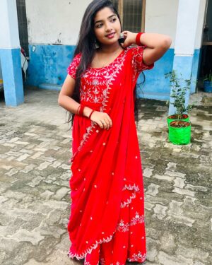 Sherin Thara Instagram - Wish you Happy new year 2025 to everyone❤️‍🩹❤️2025 ✨✨✨
.
Wearing @shyamili_boutique 
.
.
#babysherin #mayu #baakyalakshmi #vijaytelevision #instagram #instadaily #instagood #newyear #influencer #explore #trending #viral #instapost #picoftheday #photogrpahy #outfit #outfitoftheday #photooftheday