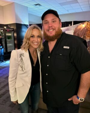 Sheryl Crow Instagram - It’s amazing what happens when people come together to help their neighbors. Over $24.5 million raised to help the Carolina region recovering from Hurricane Helene at the @concertforcarolina. 💙💙💙
 
Thank you @ericchurchmusic and @lukecombs for including me in your angelic mission to lift of the people of the Carolinas! What a night! Angels everywhere!