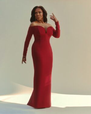 Sheryl Lee Ralph Instagram - Baby this isn’t just fashion…it’s an experience. #goldenglobes 

Styled by @ivycoco23
Gown: Custom @stjohn 
Shoes: @gucci
Jewelry: @simongjewelry 
Hair: @sharifposton
Makeup: @juanice.mua
Assistant: @kinda.coco
Photography: @raulromo