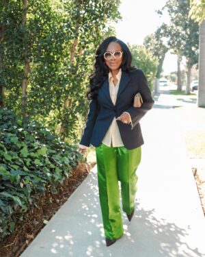 Sheryl Lee Ralph Instagram - New Year, New Looks darling! Here are some of my favorite outfits from 2024 all styled by my fabulously talented daughter @ivycoco23. 

📸: @raulromo @iamjamesanthony @eastonschirra