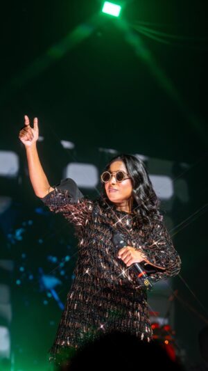 Shilpa Rao Instagram - #Hyderabad thank you for the love … NEXT STOP BANGALORE 😎🤘.

See you #Bangalore on 23rd November at the Phoenix Marketcity Whitefield for #ShilpaRaoLive 🤩.
TICKET LINK IN BIO ✌️.

@buttonchutney @chandanraina @sharmasajal @johnston_dsouza @rohitprasannaflute  @anil.chawla.keys @soothermusic @mahavir9663  @calvinstragram @shelarsandeep20 @vishhesshh @eshaantoshniwal_ @collectiveartistsdiaries @vjkaycee @s_vatsa  thank you for everything 🤗🤗🤗. 

Show director @riteshkrishnan 
Video by @rishabhwala 
HMU by @makeupartistnamrata

#shilparao