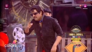Shilpa Shirodkar Instagram - The OG duo is here to spice up your entertainment. 😍

Dekhiye #BiggBoss18 Weekend Ka Vaar, Saturday-Sunday raat 9:30 baje, sirf #Colors aur @officialjiocinema par. 

@bellavita.official @vaselineindia @parle2020cookies @chingssecret  @harpic_india @mytridenthome @gocheesein

#BiggBoss18 #BiggBoss #BB18 

@realsudeshlehri @krushna30 @shilpashirodkar73 @karanveermehra @chum_darang @viviandsena