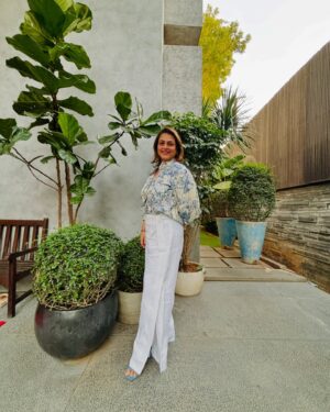 Shilpa Shirodkar Instagram - Always a good time visiting #Hyderabad to spend time with my family #MyHomeAwayFromHome ♥️
And, to make this trip even more special, attended the @cartier event hosted by @helveticaeyewear @bobbykandhari 
@archiemirchi @ammerito @namratashirodkar 
Thank you for hosting us! ✨

Until next time, Hyderabad… 
I’ll be back soon 😊
.
#FamilyTime #Friends #Cartier #ShilpaShirodkar