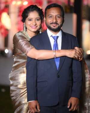 Shilpa Thakre Instagram - Family ✨❣️
.
.
.
@mr.anil_thakare @thakreleena9158 @miss.righthearted @nagorao.thakre.397 @swaransh_thakrepatil @gaamepratiksha ✨❣️
.
.
#shilpathakre #expression #expressionqueen #wedding #weddingdairies #bhaikishadi #brother #sister