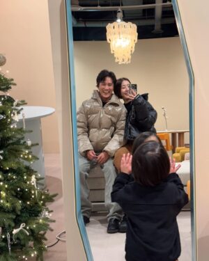 Shin Da-eun Instagram - 우리한테 한명 더 있으면 
더 재밌겠다 싶어서 아기를 낳았는데 
정말 심심할 틈이 없게 되버렸지모야 

#신난다은👩🏻