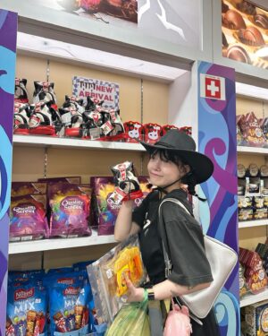 Shin Ji-min Instagram - You make ma trip!🦅🤎
#langkawiisland #kualalumpur #mercure