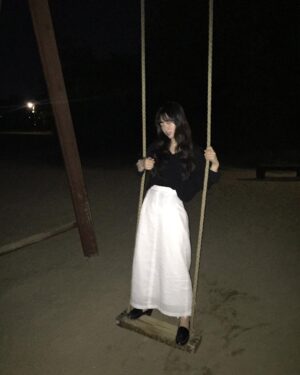 Shin Se-hwi Instagram - 매를 맞아야 한다