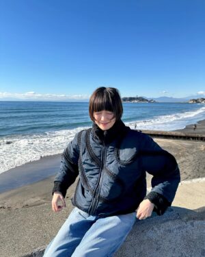 Shiori Sato Instagram - .
髪を、切りました☺︎
ショートなのかな、ひさびさに🦦
軽い軽い、ずっとスキップしてるかんじ
なんだかやっぱりこれがらしいのかな、
なんて思ったりしています☺️
最近お気に入りのコートは襟が高いものだったりするので
それにもちょうどいい〜✌︎

✂︎...@takeru_kawabata
