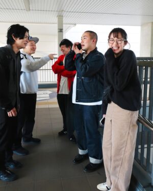 Shiori Sato Instagram - .
壁のF4と遭遇した時の🥰
ま、ま、まっぶしかった〜🫶✨
お寿司も美味しかった〜🍣
岡部さんは電話をしている時も
謙虚で優しくてまっすぐな方でした🙏

さとしおあちぇとぺぺより📻