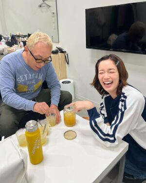 Shiori Sato Instagram - .
所さんのお家のかぼすを使った
はちみつかぼすドリンクをお手製で🥺
寒くなってきたから体調崩さないようにねって
楽屋にいたみんなの分をひとつひとつ、
丁寧に作ってくださいました🍯✨
世界でいちばんあったかくて
世界でいちばん優しい味☺️