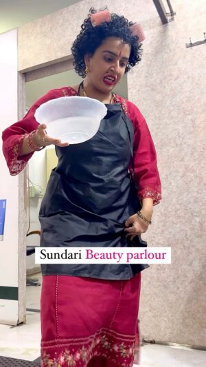 Shirin Sewani Instagram - Praassing se baatter crimping kraa lee bache

#90s #beauty #reels #funnyvideos #shirinsewani #reelsinstagram #fashion #mua 

[beauty, fashion, indian, makeup, reels, funny]