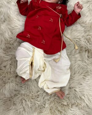 Shirin Sewani Instagram - Today while praying I could only think about my baby smiling ✨🧿❤️

#diwali #gratitude #family #love #happiness #newmommy #baby #lifelines