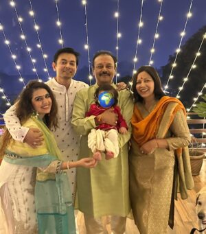 Shirin Sewani Instagram - Today while praying I could only think about my baby smiling ✨🧿❤️

#diwali #gratitude #family #love #happiness #newmommy #baby #lifelines
