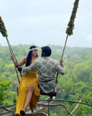 Shiva Jyothi Instagram - Swinging into paradise at Bali Swing!”🤩
#baliday2 
#baliswing #baliswingubud
#baliswings #realbaliswing #swingbali #baliadventure #balitravel #balilife #baliview #explorebali #couplegoals #travelcouple #coupletravel #adventurecouple
#romanticgetaway #lovetravel
#coupleadventure #togetherweexplore #couplegoals #relationshipgoals #jyothakka #shivajyothi