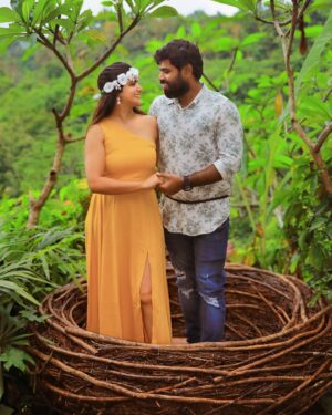 Shiva Jyothi Instagram - Swinging into paradise at Bali Swing!”🤩
#baliday2 
#baliswing #baliswingubud
#baliswings #realbaliswing #swingbali #baliadventure #balitravel #balilife #baliview #explorebali #couplegoals #travelcouple #coupletravel #adventurecouple
#romanticgetaway #lovetravel
#coupleadventure #togetherweexplore #couplegoals #relationshipgoals #jyothakka #shivajyothi