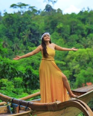 Shiva Jyothi Instagram - Swinging into paradise at Bali Swing!”🤩
#baliday2 
#baliswing #baliswingubud
#baliswings #realbaliswing #swingbali #baliadventure #balitravel #balilife #baliview #explorebali #couplegoals #travelcouple #coupletravel #adventurecouple
#romanticgetaway #lovetravel
#coupleadventure #togetherweexplore #couplegoals #relationshipgoals #jyothakka #shivajyothi