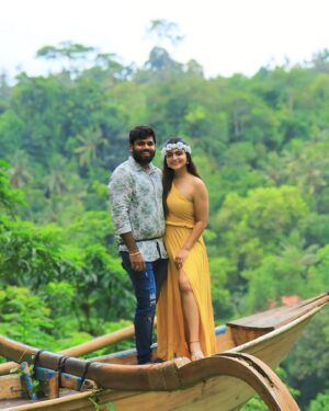 Shiva Jyothi Instagram - Swinging into paradise at Bali Swing!”🤩
#baliday2 
#baliswing #baliswingubud
#baliswings #realbaliswing #swingbali #baliadventure #balitravel #balilife #baliview #explorebali #couplegoals #travelcouple #coupletravel #adventurecouple
#romanticgetaway #lovetravel
#coupleadventure #togetherweexplore #couplegoals #relationshipgoals #jyothakka #shivajyothi