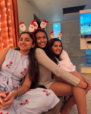 Shivani Rajashekar Instagram - Tis the season to be jolly 💫🥳🧿🧿🧿
Merry Christmas Ya’ll ❤️