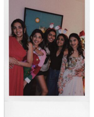 Shivani Rajashekar Instagram - Tis the season to be jolly 💫🥳🧿🧿🧿
Merry Christmas Ya’ll ❤️